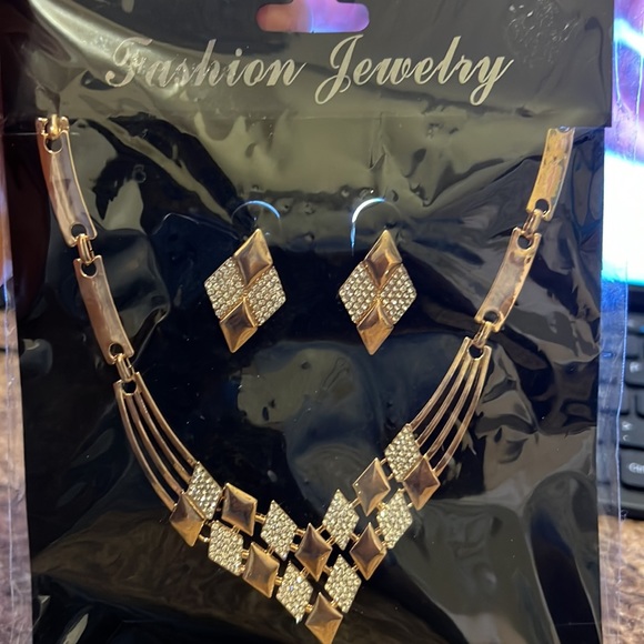 Fashion Jewelry - Picture 2 of 4